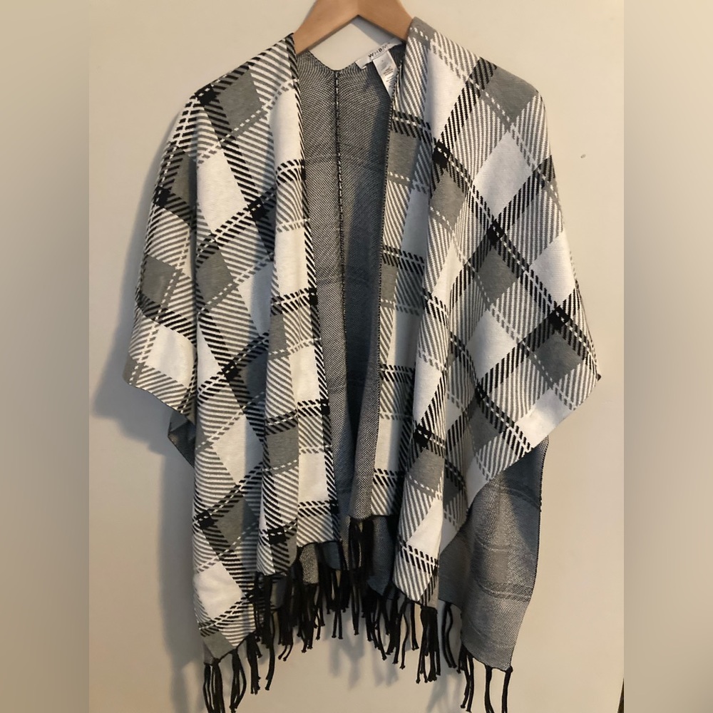 White House black market WHBM Plaid Ruana plaid wrap cape shawl small s